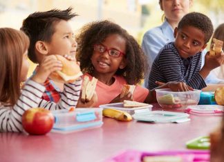 children_school_lunch_sandwich_food_safety_illness